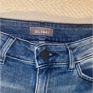 DL1961 Jeans women size 27 straight legged frayed ankle